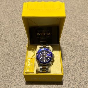 Pre-Loved Men’s Pro-Diver Invicta Chronograph Two-Tone Watch w/ Blue Face
